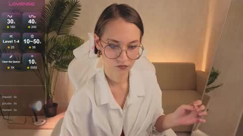 Alisa online show from 11-07-25, 01:49