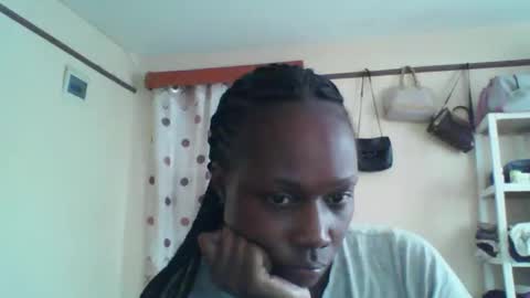 Snapshot of pretty_beib chatting on 11-24-25, 12:27 Karol online show from 11-24-25, 12:27