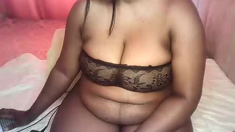 Snapshot of pretty_bums chatting on 11-13-25, 10:47 chichi online show from 11-13-25, 10:47