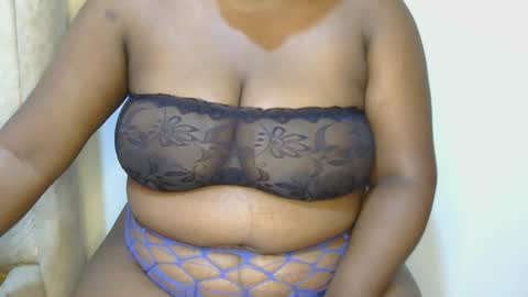 Snapshot of pretty_bums chatting on 07-13-26, 10:29 chichi online show from 07-13-26, 10:29