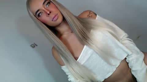Snapshot of pretty_cloeh chatting on 05-11-26, 04:51 pretty_cloeh online show from 05-11-26, 04:51