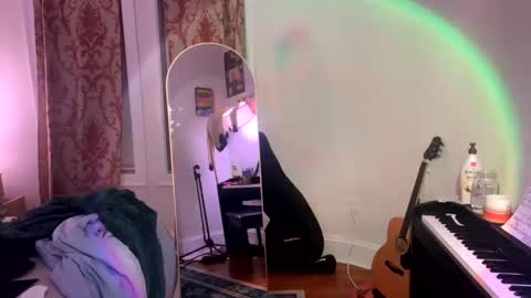 Sophie  online show from 12-16-24, 08:20