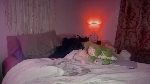 Sophie  online show from 01-29-25, 03:44