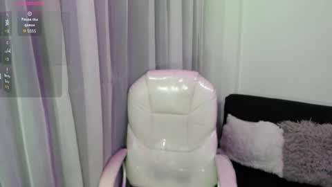 Snapshot of pretty_johnson_ chatting on 02-27-26, 11:32 pretty online show from 02-27-26, 11:32