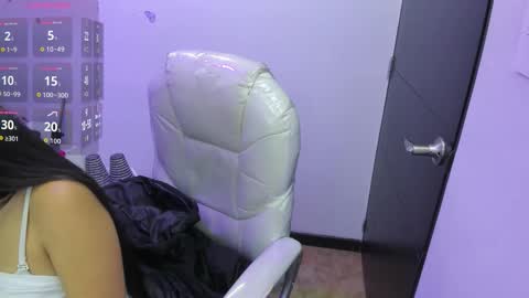 Snapshot of pretty_johnson_ chatting on 03-12-26, 11:38 pretty online show from 03-12-26, 11:38