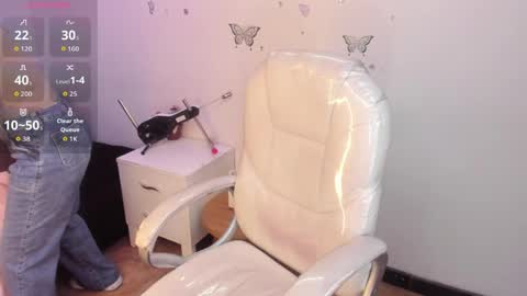 Snapshot of pretty_johnson_ chatting on 04-07-26, 11:32 pretty online show from 04-07-26, 11:32