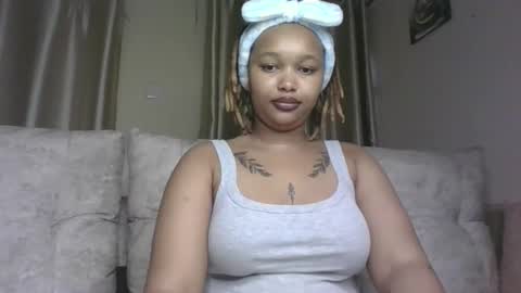 Snapshot of pretty_little_baibe chatting on 11-03-25, 01:23 Tracy online show from 11-03-25, 01:23