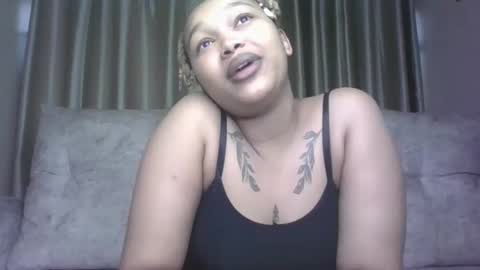 Snapshot of pretty_little_baibe chatting on 11-21-25, 10:03 Tracy online show from 11-21-25, 10:03