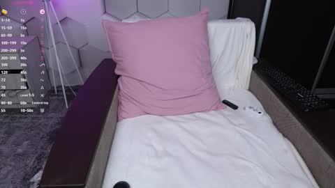 Snapshot of pretty_marta chatting on 11-28-25, 11:57 Pretty Marta online show from 11-28-25, 11:57