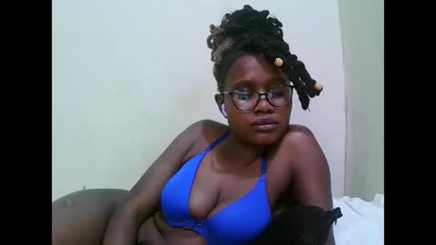 Snapshot of pretty_mellan chatting on 01-25-25, 11:00 pretty_mellan online show from 01-25-25, 11:00