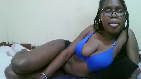 Snapshot of pretty_mellan chatting on 02-23-25, 01:13 pretty_mellan online show from 02-23-25, 01:13