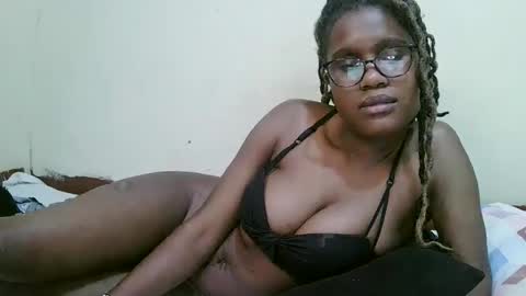 Snapshot of pretty_mellan chatting on 02-28-25, 12:43 pretty_mellan online show from 02-28-25, 12:43