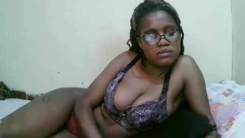 Snapshot of pretty_mellan chatting on 03-06-25, 12:30 pretty_mellan online show from 03-06-25, 12:30