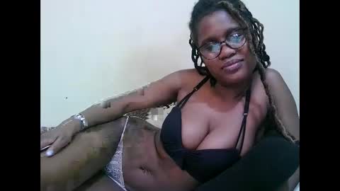 Snapshot of pretty_mellan chatting on 03-11-25, 04:32 pretty_mellan online show from 03-11-25, 04:32
