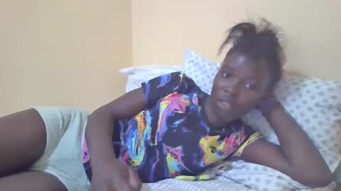 pretty_petite_ebony online show from 01-06-25, 08:39