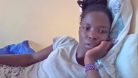 pretty_petite_ebony online show from 02-26-25, 12:25