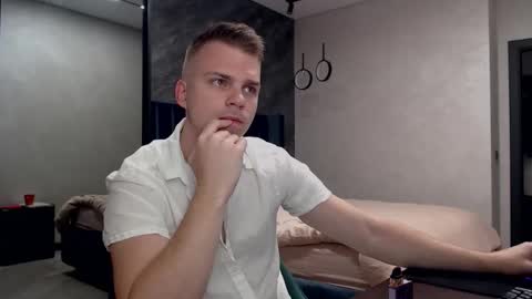 Snapshot of pretty_sweety chatting on 10-11-25, 04:44 Justin online show from 10-11-25, 04:44