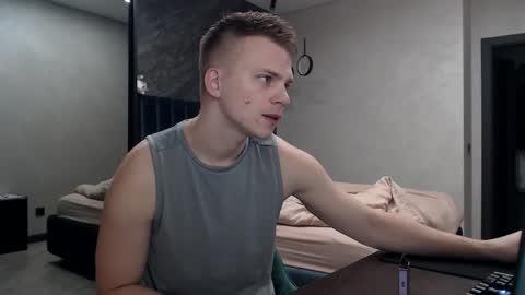 Snapshot of pretty_sweety chatting on 10-27-25, 07:01 Justin online show from 10-27-25, 07:01