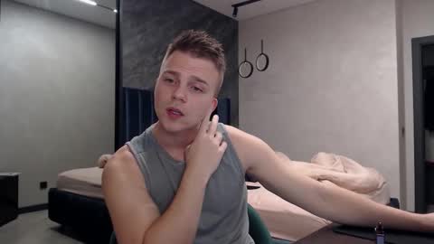 Snapshot of pretty_sweety chatting on 10-31-25, 07:37 Justin online show from 10-31-25, 07:37