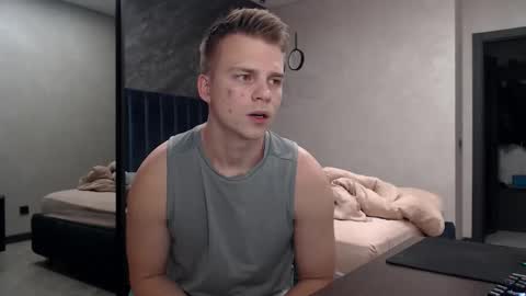 Snapshot of pretty_sweety chatting on 11-05-25, 02:33 Justin online show from 11-05-25, 02:33