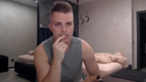 Snapshot of pretty_sweety chatting on 11-07-25, 09:15 Justin online show from 11-07-25, 09:15