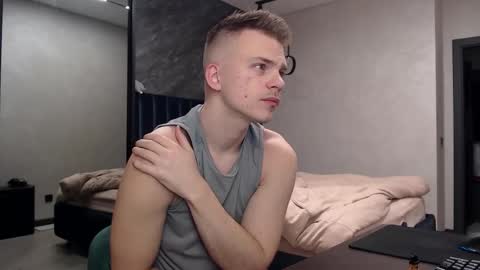 Snapshot of pretty_sweety chatting on 11-08-25, 09:24 Justin online show from 11-08-25, 09:24