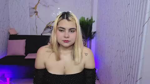 pretty_tay online show from 04-10-26, 11:37