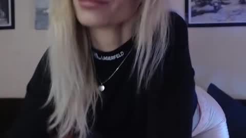 Snapshot of prettyalmaa chatting on 02-25-25, 05:47 Alma online show from 02-25-25, 05:47