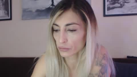 Snapshot of prettyalmaa chatting on 03-01-25, 12:56 Alma online show from 03-01-25, 12:56