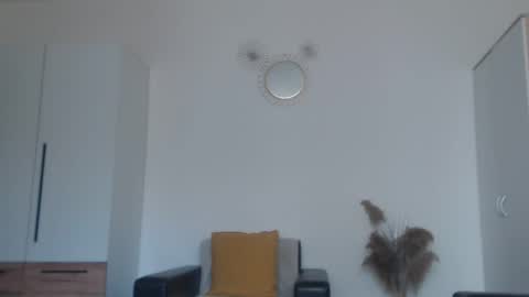 Snapshot of prettyalmaa chatting on 03-10-25, 10:48 Alma online show from 03-10-25, 10:48