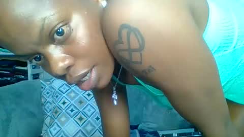 PrettyEla online show from 10-09-25, 11:47