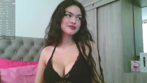 Snapshot of prettyemma_ chatting on 02-09-25, 05:01 Emma online show from 02-09-25, 05:01