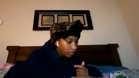 prettyfacefemale online show from 10-14-25, 07:42