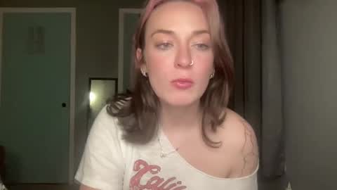 Snapshot of prettyfantasiez chatting on 01-06-25, 06:25 Cutie With a Booty online show from 01-06-25, 06:25