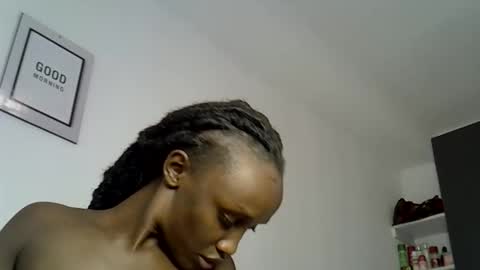 Snapshot of prettygee21 chatting on 04-14-26, 08:42 Pretty darkskin doll online show from 04-14-26, 08:42