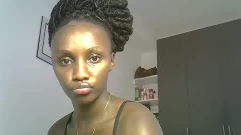 Snapshot of prettygee21 chatting on 04-20-26, 09:45 Pretty darkskin doll online show from 04-20-26, 09:45
