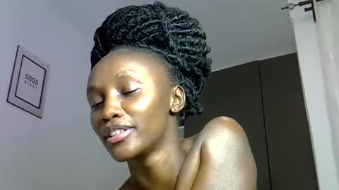 Snapshot of prettygee21 chatting on 04-24-26, 10:23 Pretty darkskin doll online show from 04-24-26, 10:23