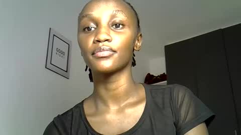 Snapshot of prettygee21 chatting on 04-30-26, 11:38 Pretty darkskin doll online show from 04-30-26, 11:38