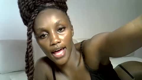 Snapshot of prettygee21 chatting on 05-11-26, 11:27 Pretty darkskin doll online show from 05-11-26, 11:27