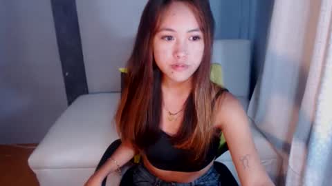 Snapshot of prettyhotshakira chatting on 06-22-26, 10:45 shakira online show from 06-22-26, 10:45