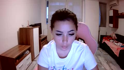 prettyjulliette online show from 09-11-25, 04:07