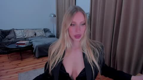 Snapshot of prettyk1ller chatting on 05-17-26, 11:34 Eva online show from 05-17-26, 11:34