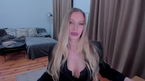 Snapshot of prettyk1ller chatting on 06-08-26, 12:36 Eva online show from 06-08-26, 12:36