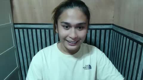 Snapshot of prettykate_04 chatting on 10-07-25, 02:25 Kate online show from 10-07-25, 02:25