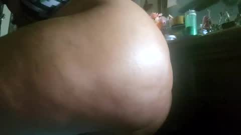 Snapshot of prettylips3 chatting on 02-06-25, 01:54 Mona Red online show from 02-06-25, 01:54