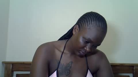 Snapshot of prettyliz30 chatting on 05-11-26, 04:04 LILIAN online show from 05-11-26, 04:04