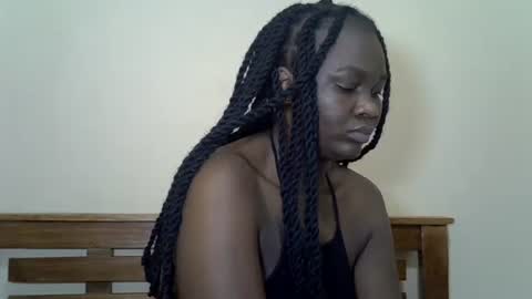 Snapshot of prettyliz30 chatting on 06-01-26, 05:42 LILIAN online show from 06-01-26, 05:42