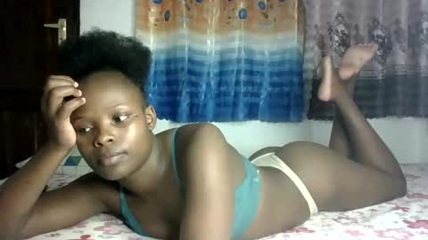 Snapshot of prettymelly_ chatting on 02-05-25, 07:10 Melly online show from 02-05-25, 07:10