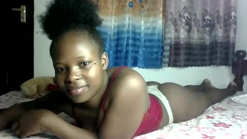 Snapshot of prettymelly_ chatting on 02-08-25, 01:22 Melly online show from 02-08-25, 01:22