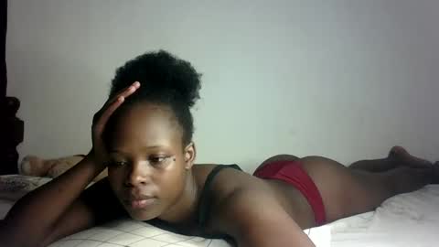 Snapshot of prettymelly_ chatting on 02-09-25, 01:11 Melly online show from 02-09-25, 01:11